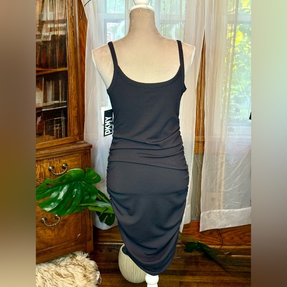 ☀️SUMMER CLEARANCE SALE☀️ DKNY Sport Active Midi Dress in Black - Picture 2 of 5
